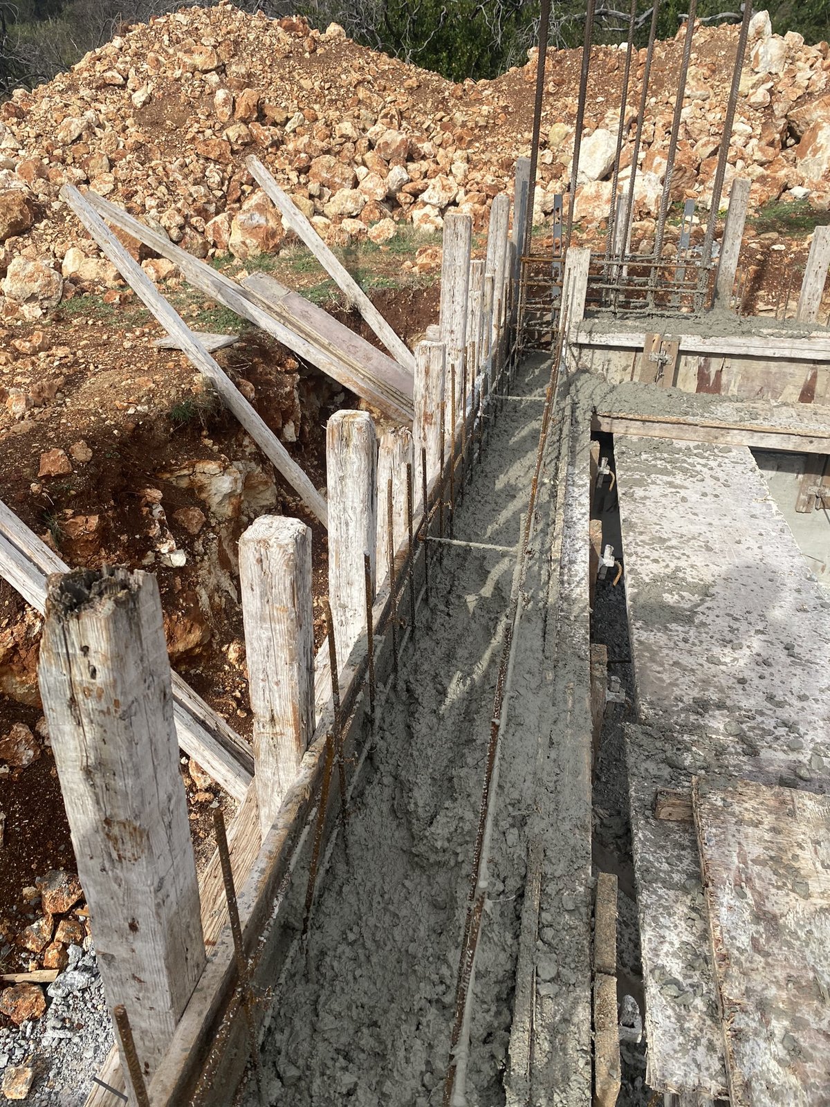 Σκυροδέτηση τοιχίων θεμελίωσης